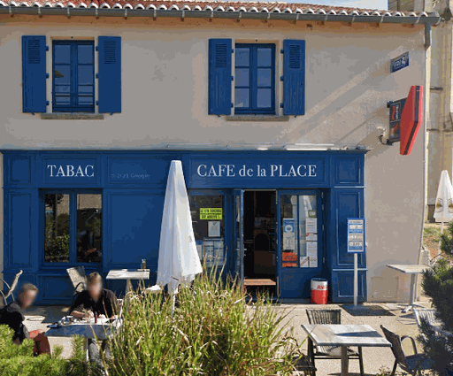 Café de la place 79100